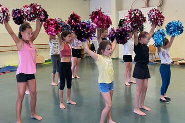 Cheerleading Camp Horn