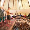 Kreiskultur im Tipi beim ROOTS Naturcamp in Österreich