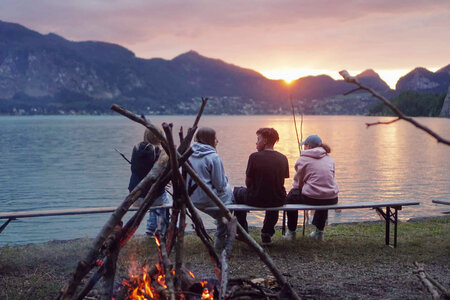 Lagerfeuer am See im Feriencamp am Wolfgangsee